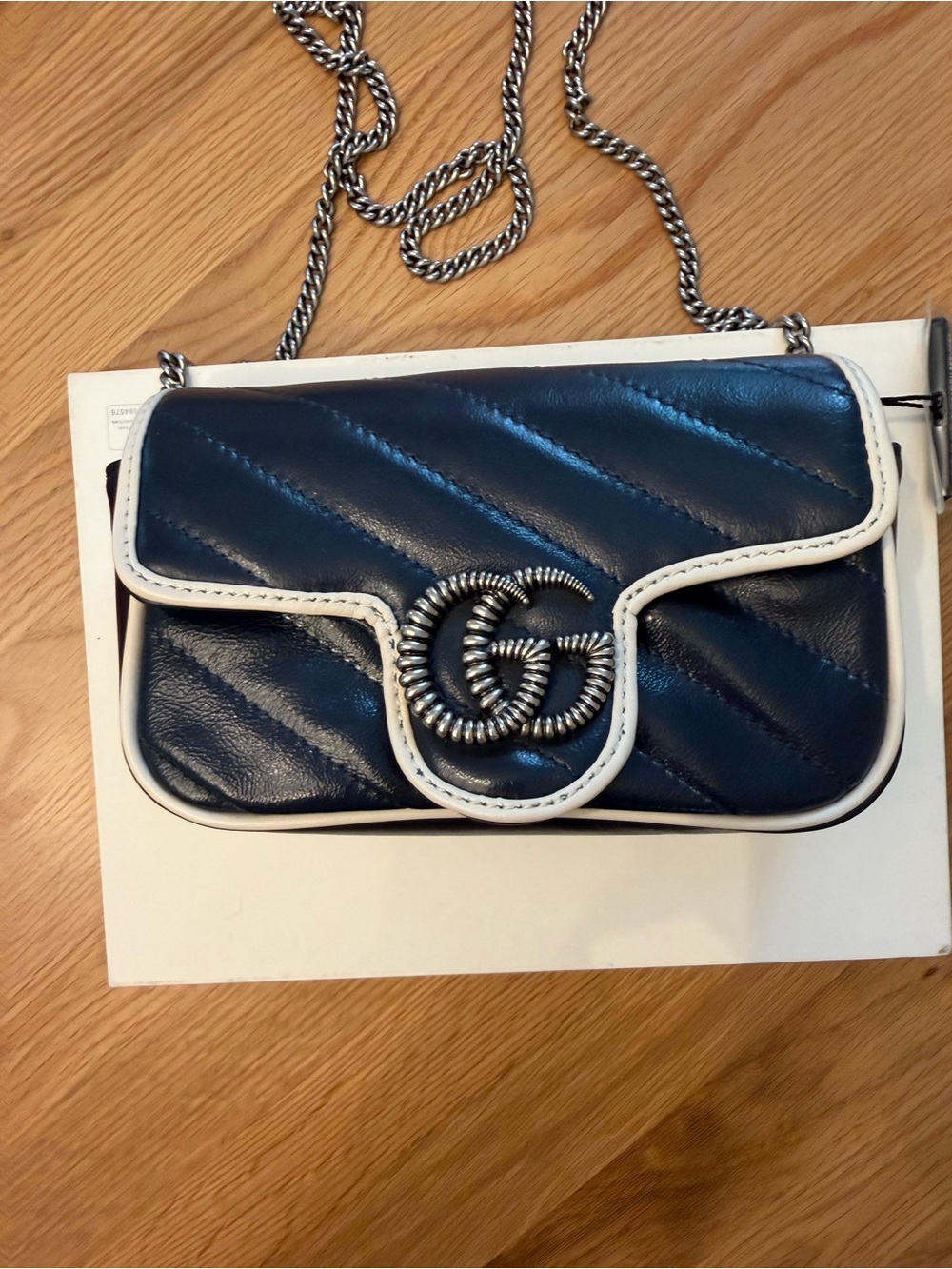 Gucci Navy Quilted Crossbody Marmont with Cream Trim and Signature GG - Picture 2 of 12
